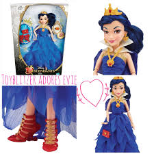 Snow white is a minor character in the disney channel original movie, descendants. Disney Descendants Disney Descendants Disney Disney Princess