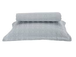 Karaca grup bünyesinde yer alan şirketleri temsil etmektedir; Karaca Home Edenia Mavi Tek Kisilik Yatak Ortusu Seti Alkapida Com