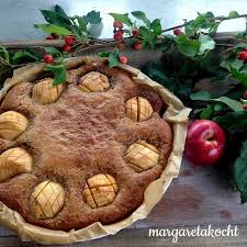 Dann die kalte butter in stücken hinzufügen und mit den knethaken des. Apfel Marzipan Kuchen Und Demnachst Foodtour Inbegriffen Verenakocht