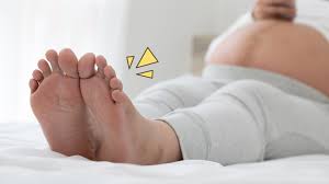 Kaki bengkak adalah kondisi penumpukan cairan di bagian kaki atau pergelangan kaki. Kaki Bengkak Saat Hamil Apa Sebabnya Orami