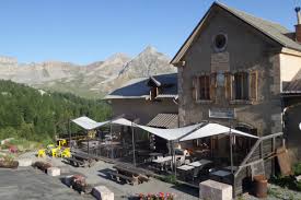 As one of the rare climbs that has featured in both the giro d'italia and tour de france, the col d'izoard was always destined for. Refuge Napoleon Du Col D Izoard Envie De Queyras