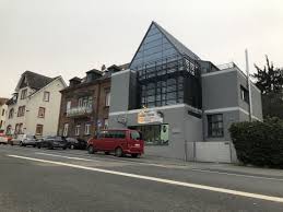 Das eine zimmer hat eine größe von ca 20qm sowie einen balkon, ausgerichtet zum innenhof. 5 Zimmer Wohnung Zu Vermieten Vilbeler Landstrasse 226 60388 Frankfurt Bergen Enkheim Mapio Net