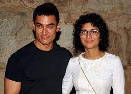 Aamir khan, 2002 yılında ilk eşi olan reena dutta'dan boşanmış ve 2005 yılında yönetmen kiran rao ile evlenmiştir. Kiran Rao On How She Handled Directing Husband Aamir Khan Huffpost Null