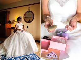 Close friends of the bride or groom often have a hard time choosing the right gift. Wedding Gift Ideas Arabia Weddings