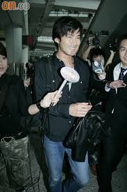 Takenouchi yutaka is a very popular sitcom actor in japan. ç«¹éåè±in H K ä»åã®ã²ã¹ãã¯