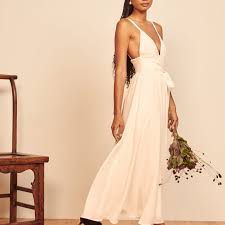 We've already told you of some beach wedding dresses wearing which you'd look gorgeous, and now it's time to dress your bridesmaids. 31 Beach Wedding Dresses Perfect For A Seaside Ceremony