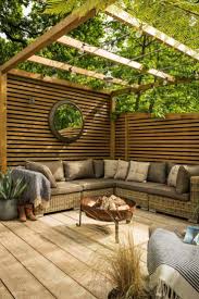 Das Heiligtum Bietet Einen Herrlichen Bewaldeten Ruckzugsort In Hampshire Hinterhof Terrass Terrasse Mit Pergola Hintergarten Hinterhof Terrassen Designs