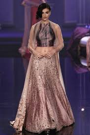 21 Incredible Lehenga Blouse Designs From Manish Malhotra Keep Me Stylish Kareena kapoor wore a plunging sheer choli with a heavily embellished lehenga at designer manish malhotra's singapore fashion show. 21 incredible lehenga blouse designs