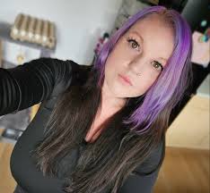 Am I… am I part of this? Cause I clocked Billie immediately 🤣