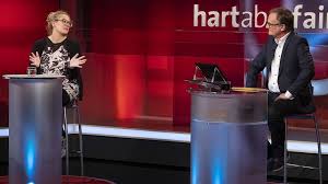 „also das noch zu hinterfragen und dann noch so zu tun, als ob er nicht zu deutschland gehört, weil er nun mal ein hässliches bild gemacht hat mit jemandem, den ich auch nicht so toll finde. Tv Kritik Zu Hart Aber Fair Im Corona Lockdown Uber Urlaub Reden
