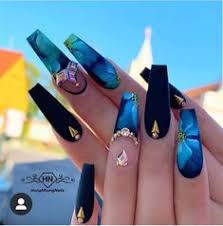 Uñas acrilicas negras punta diamantecon nuevo efecto muy glamurosas. 260 Ideas De Unas Negras En 2021 Unas Negras Manicura De Unas Disenos De Unas