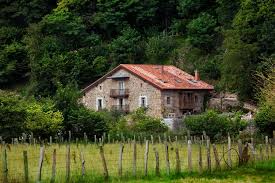 Dispone de barbacoa y mesas y sillas para comer o cenar en el. Casas Rurales Romanticas Para Tu Escapada Hundredrooms