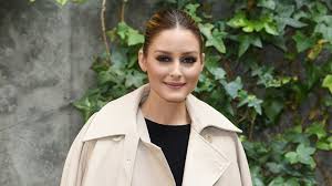 Melania trump's coat makes it impossible for her to hide her arrival after a weekend trip. Why We Re Obsessing Over Olivia Palermo S Coat Collection