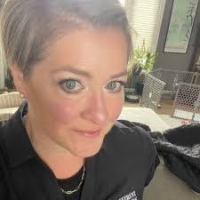 Tracy Girard's Instagram, Twitter & Facebook