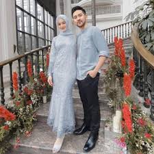 30 model baju kondangan muslim 2020 kekinian banget model kebaya couple modern hallo kembali menyambung artikel model kebaya untuk tunangan yang bisa kamu jadikan referensi acara tunagan dan kondangan model kebaya couple ini akan saya list menurut minat saya selain. Baju Couple Kondangan Kekinian Modern Kapel Pesta Elegan Mewah Pasangan Muslim Modern 2021 2020 Shopee Indonesia