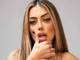 Vaza vídeo de MC Mirella fazendo sexo oral em mulher - Famosos |  Entretenimento