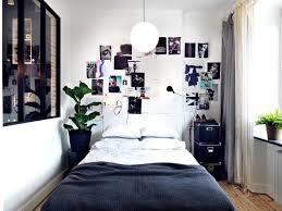 Pada postingan kali ini kita akan mencoba membahas mengenai desain kamar tidur berukuran kecil, yaitu sekitar 2 m x 3 m. Sempit Tak Masalah Ini 6 Desain Kamar Tidur Minimalis Ukuran 3 X 4