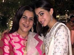 Saif Ali Khan Kareena Kapoor Marriage Amrita Singh Orders The Most Beautiful Lehenga For Daughter Sara Ali Khan Hindi Movie News Times Of India
