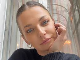 W takiej fryzurze Anna Lewandowska jeszcze się nie pokazywała. Ale  zawijasy!