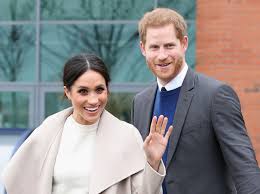 Meghan markle heiratet in einem geradezu minimalistischen kleid mit imposantem schleier von givenchy schulterfrei geht bei einer königlichen hochzeit natürlich nicht, aber die richtung stimmt. Wie Heisst Meghan Nach Der Hochzeit Alle Wichtigen Fakten Zur Royal Wedding Watson