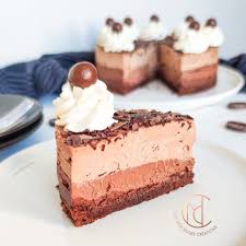 Gateau Mousse Aux Deux Chocolats Mes Delicieuses Creations En 2020 Gateau Mousse Mousse Chocolat Au Lait Boule Chocolat