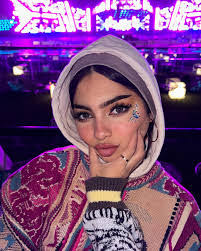 Mona Sheikh's Instagram, Twitter & Facebook