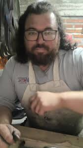 cuchillos artísticos con destapador hechos a partir de clavos de riel 💪😎  #arte #herrero #artesanal #chile #blacksmith