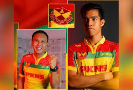 Selangor fc, 85th anniversary, red giants, football. Selangor Fc Lancar Jersi Home Berkonsep Retro Inspirasi Daripada Supermokh Astro Awani