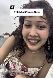 Tren Rok Mini dan Mini Dress Fashion Vintage