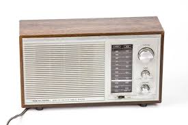 Vintage Realistic Mta 15 Am Fm Table Radio Model 12 895 Works Great Realistic Radio Vintage Radio Vintage Electronics