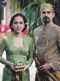 Bintang film habibie dan ainun tak memungkiri usai ashraf sinclair meninggal dunia, ia. Pesan Ashraf Sinclair Untuk Bcl Engkau Akan Tahu Betapa Dalam Cintaku Untukmu Showbiz Liputan6 Com