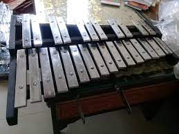 Nama tabla sendiri berasal dari bahasa arab yaitu tabl yang berarti 'drum'. Alat Musik Belira Adalah