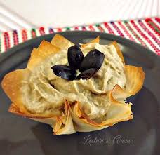 Toate retete aperitive retete conserve retete cu paste retete cu peste & fructe de mare retete de ciorbe si supe retete de craciun retete de pasti retete foile se intind usor si veti fi foarte multumite de rezultat! Cosulete Din Foi De Placinta Lecturi Si Arome