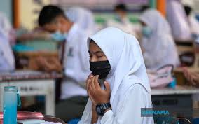 BERNAMA - Covid-19: Use Of Face Mask Encouraged At Schools - Wong