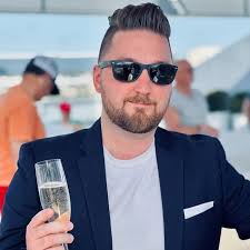 This is a Super Bowl-ready city." ... Yes, please. (via x/jwyattsports)