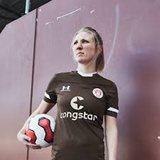 Am freitagabend (13.8., 18:30 uhr) steigt das bereits siebte derby im unterhaus. Fc St Pauli English On Twitter Come On You Girls In Brown Want To See The New Home Shirt Here You Go Out Now Https T Co Zyadkss3cc Fcsp