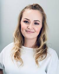 Alexis Leonard's Instagram, Twitter & Facebook