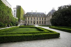 Jardin De L Hotel De Sully With Images Historical Architecture Vosges Paris