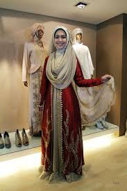 Oki setiana dewi baru saja menyelesaikan ujian promosi s3nya. Lovelytoday Com On Twitter Foto Foto Fitting Baju Pengantin Oki Setiana Dewi Http T Co 2b0j49e59m Http T Co O1o1vjcszs