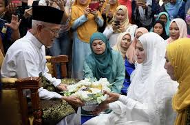 Senyum ustaz 142.460 views3 years ago. Video Rupanya Ustaz Kazim Elias Jadi Orang Tengah