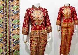 Busana atau baju adalah salah satu dari kebutuhan setiap manusia, baik itu pria ataupun wanita. Suka Dengan Atasan Songket Ini Dia Kelebihan Dan Cara Merawat Atasan Songket Yang Kamu Harus Tahu