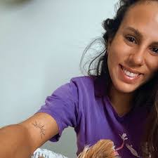 Beatriz Lange's Instagram, Twitter & Facebook