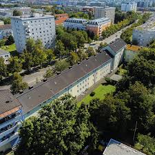 Seit ihrer gründung 1993 hat sie 25 häuser mit rund 830 wohneinheiten erworben oder neu gebaut. Home Baugenossenschaft Hartmannshofen E G
