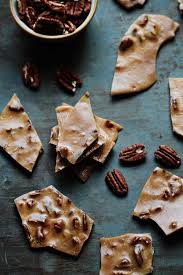 Pecan Brittle A Delicious Sweet And Buttery Homemade Brittle That Is Loaded With Pecans And A Hint Of Cinnamon Brittle Recipes Sweet Snacks How Sweet Eats