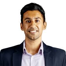 Julie Dahan's Instagram, Twitter & Facebook