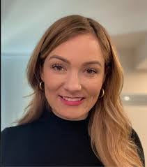 Elizabeth Durkin's Instagram, Twitter & Facebook