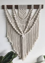Adjustable,but it would be almost 19. Moderne Makramee Wandbehang Makramee Wandbehangbohmisch Pinbild In 2021 Modern Macrame Macrame Patterns Macrame Wall Art