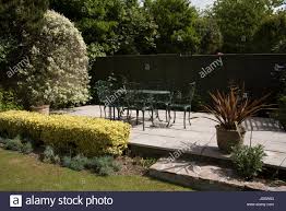Eisen Gartenmobel Stockfotos Und Bilder Kaufen Alamy