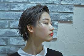 黒髪ショートでも女性らしく ポイントはもみあげと襟足の残し方 ショートのヘアスタイル ヘアカット ウェット ヘア