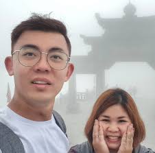 Johnny Wong lit up the stage, representing BNI Eminence with a stunning  performance of “海阔天空” at BNI Kuching's 10th anniversary dinner. His  performance was a perfect reflection of our chapter's limitless ambition